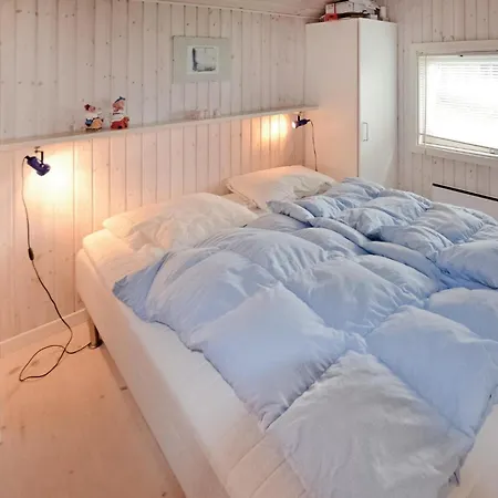 Beach Front Home In Otterup With Sauna 別荘 *