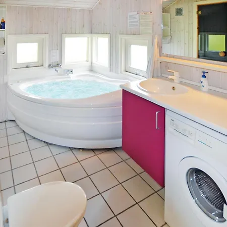 別荘 Beach Front Home In Otterup With Sauna *